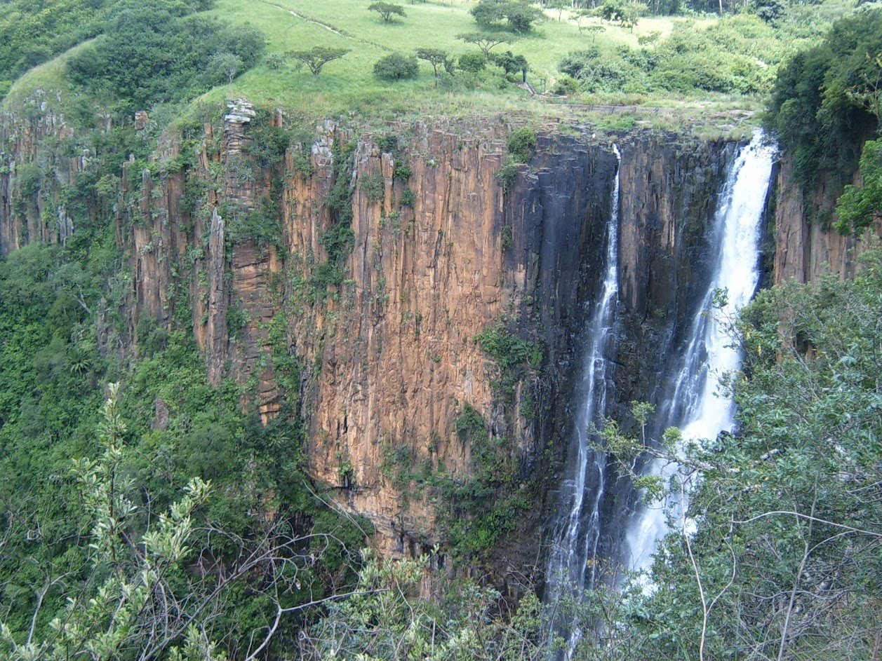 Howick Falls, KwaZulu-Natal, plunging over a basalt cliff into the gorge